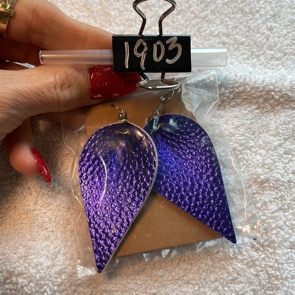 💐5/25 purple leather leaf teardrop metallic purple blue nice quality reversible - Picture 7 of 7